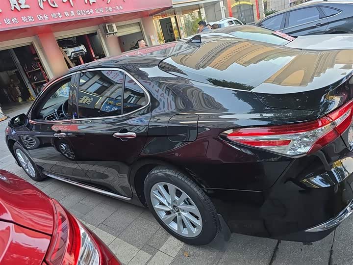 Фото 5 - Toyota Camry