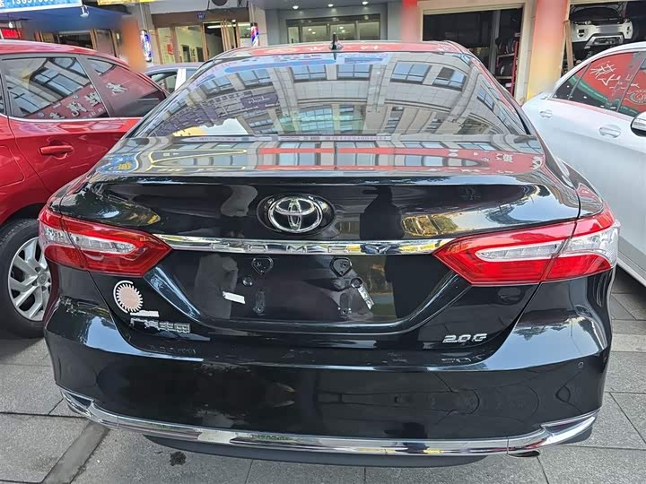 Фото 6 - Toyota Camry