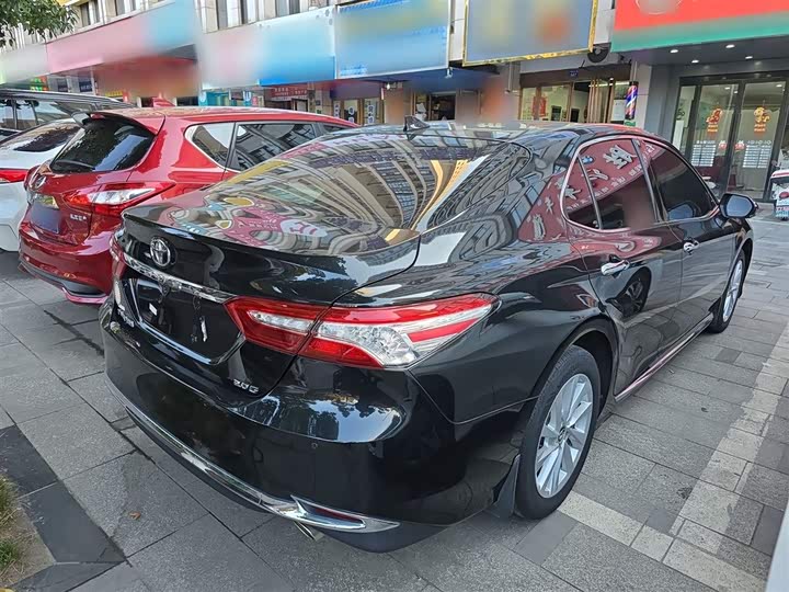 Фото 7 - Toyota Camry