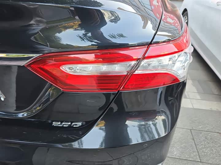 Фото 8 - Toyota Camry