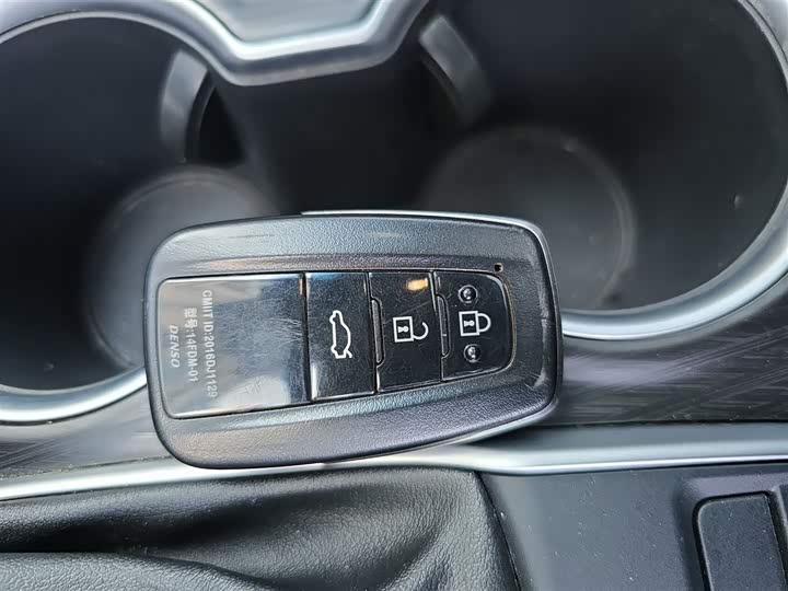 Фото 9 - Toyota Camry