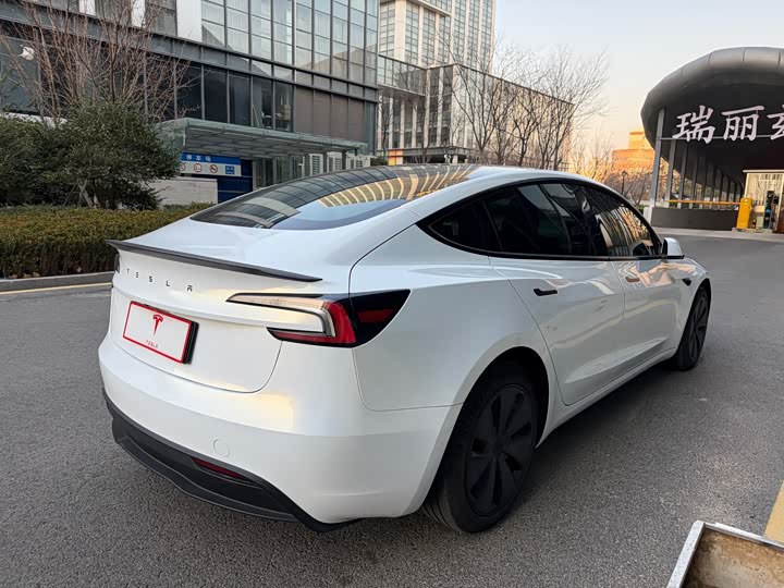 Фото 6 - Tesla Model 3