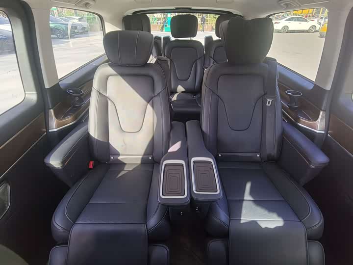 Фото 7 - Mercedes-Benz V-Class