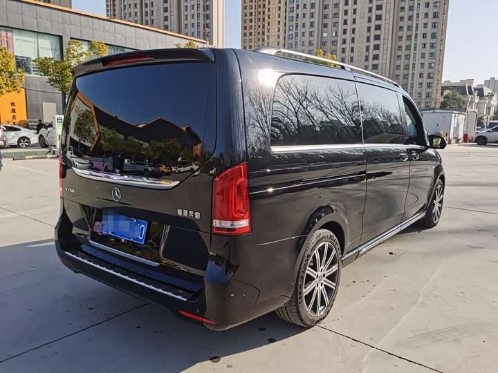 Фото 9 - Mercedes-Benz V-Class