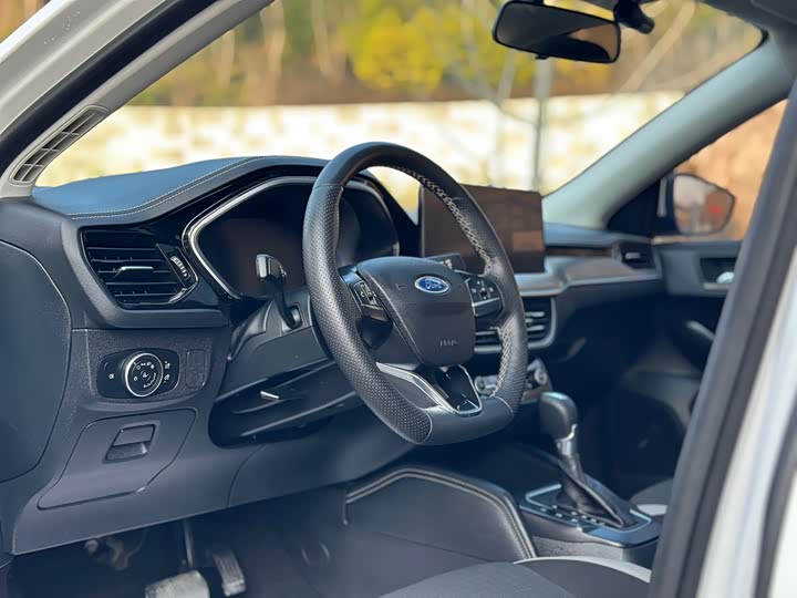 Фото 4 - Ford Focus