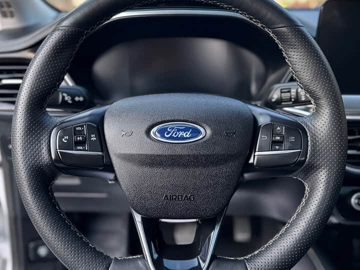 Фото 5 - Ford Focus