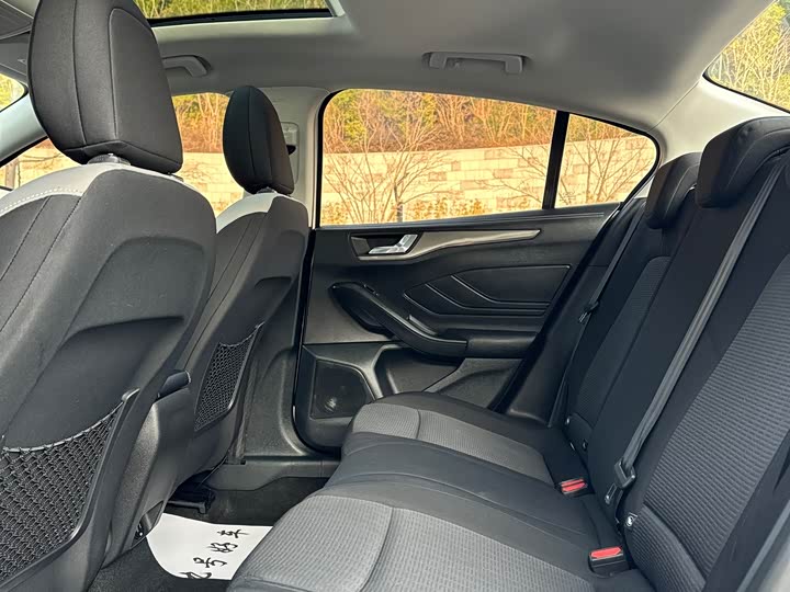 Фото 8 - Ford Focus