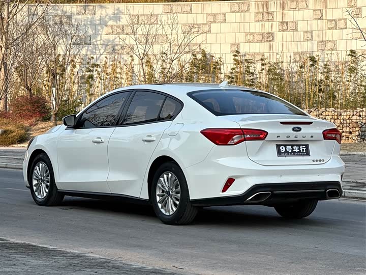 Фото 9 - Ford Focus