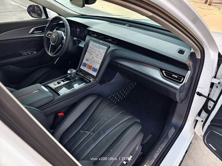 Фото 9 - Hongqi H5