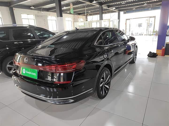 Фото 7 - Volkswagen Passat