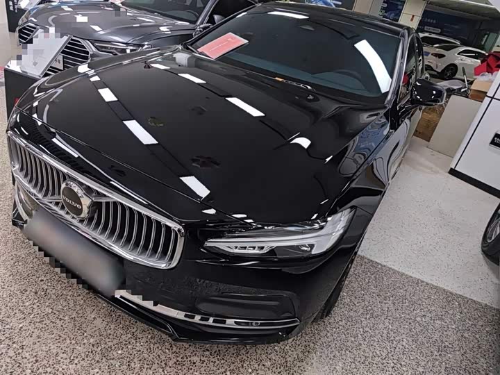 Фото 1 - Volvo S90