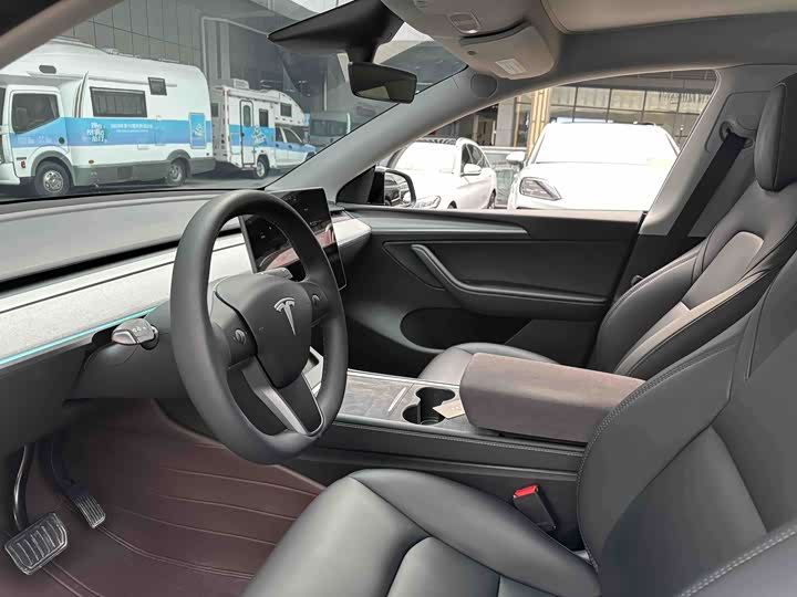 Фото 6 - Tesla Model Y