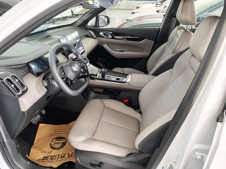 Фото 5 - Geely Atlas L