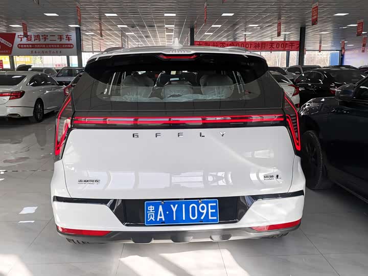 Фото 8 - Geely Atlas L