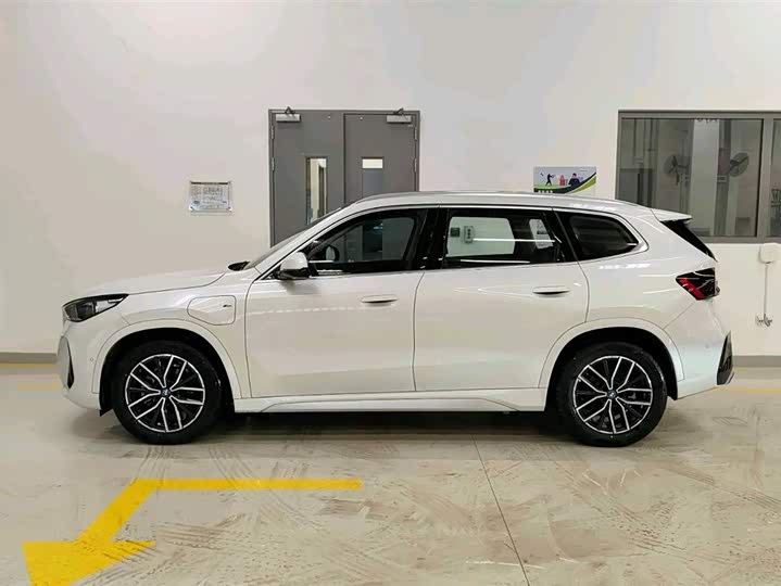 Фото 3 - BMW iX1