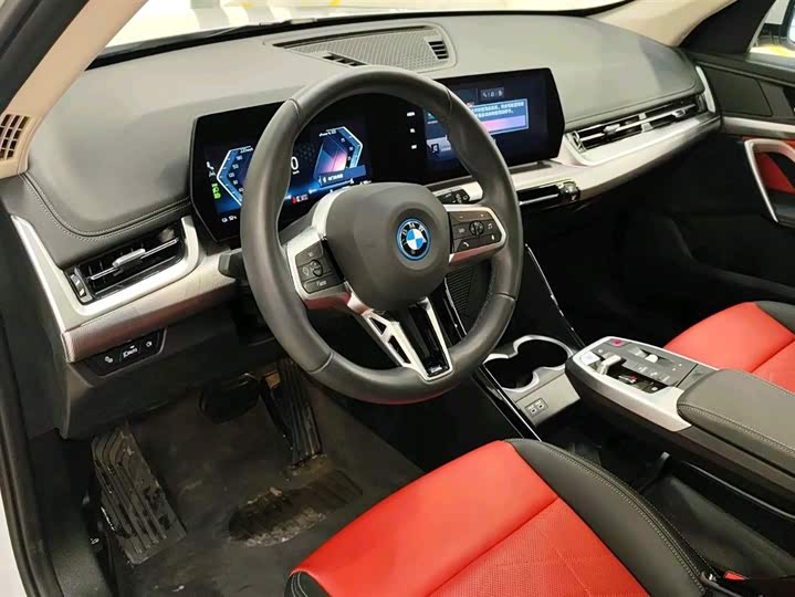 Фото 6 - BMW iX1