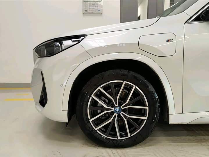 Фото 8 - BMW iX1