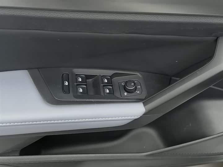 Фото 9 - Volkswagen Lavida