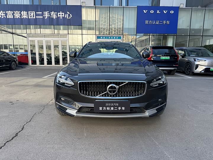 Фото 2 - Volvo V90