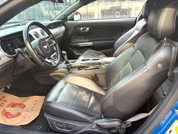 Фото 4 - Ford Mustang