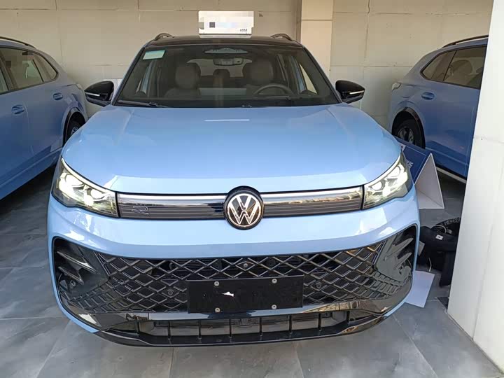 Фото 3 - Volkswagen Tiguan L Pro