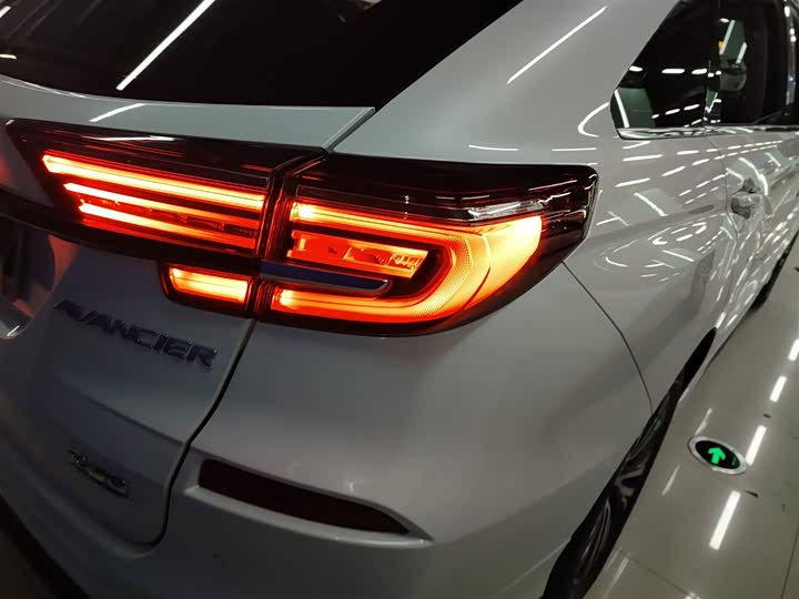 Фото 8 - Honda Avancier