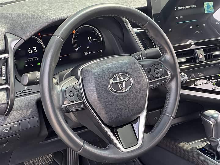 Фото 3 - Toyota Camry