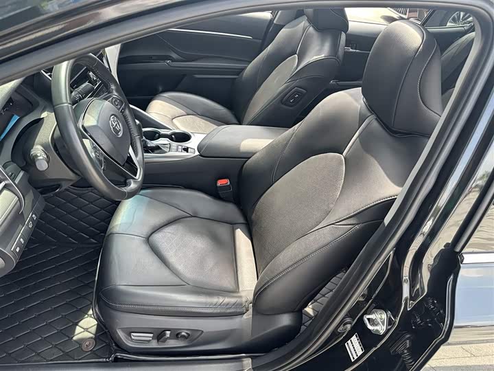 Фото 7 - Toyota Camry