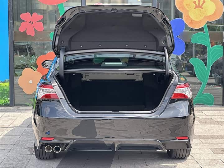 Фото 9 - Toyota Camry