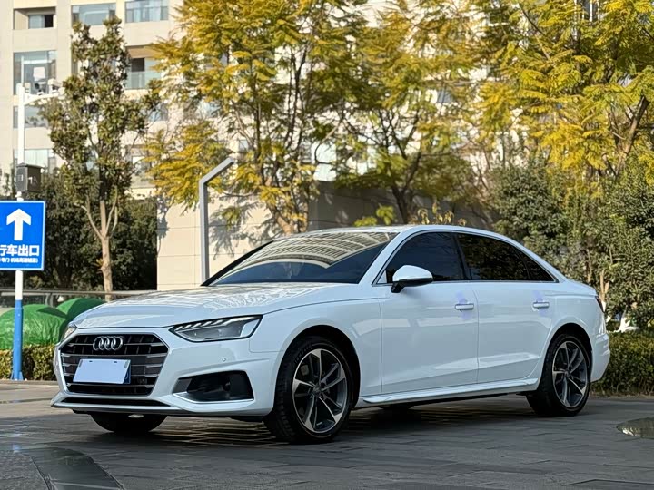 Фото 1 - Audi A4L