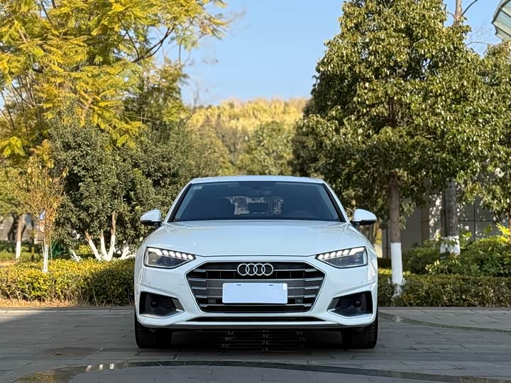 Фото 2 - Audi A4L