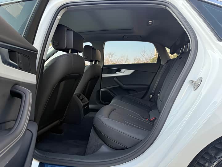 Фото 6 - Audi A4L