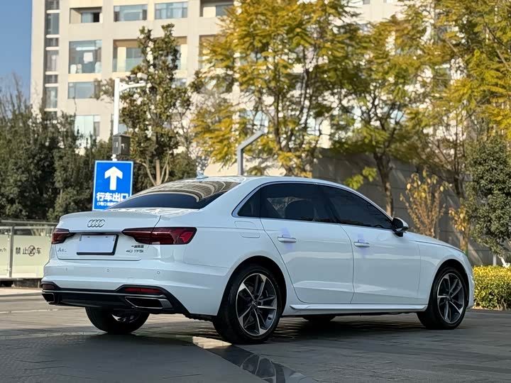 Фото 7 - Audi A4L