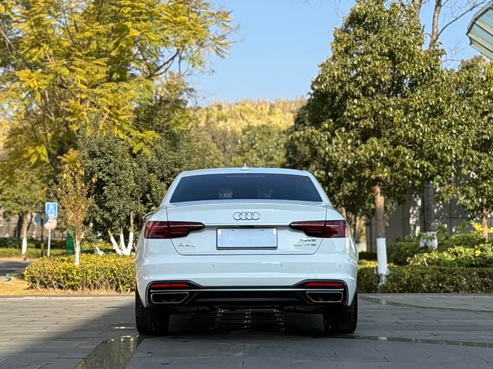 Фото 8 - Audi A4L