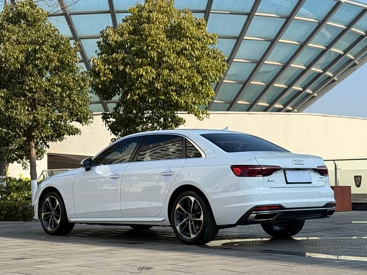 Фото 9 - Audi A4L