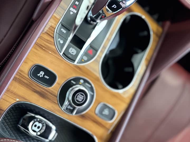 Фото 9 - Bentley Bentayga