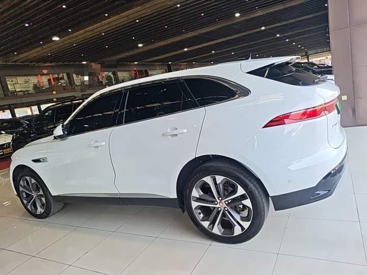 Фото 5 - Jaguar F-Pace