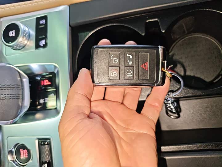 Фото 9 - Jaguar F-Pace