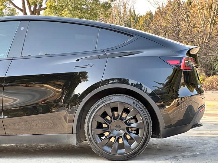 Фото 9 - Tesla Model Y