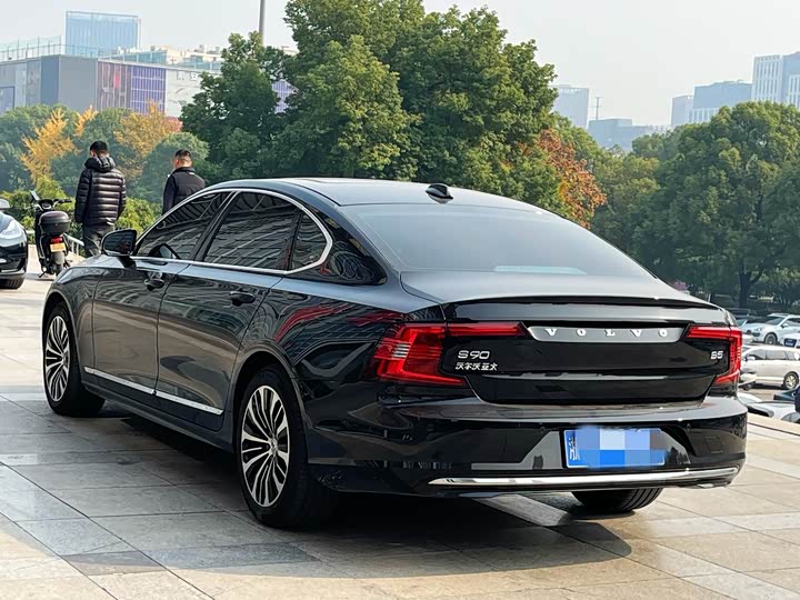 Фото 4 - Volvo S90