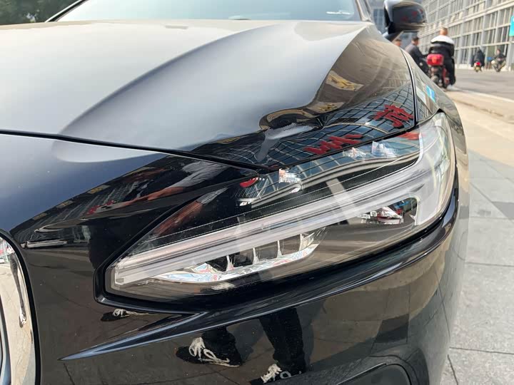 Фото 8 - Volvo S90