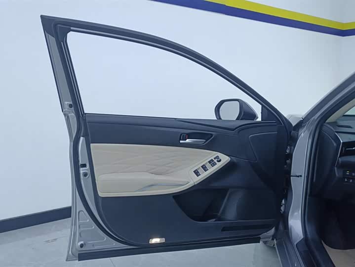 Фото 7 - Toyota Avalon