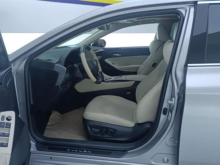 Фото 9 - Toyota Avalon