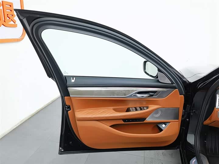 Фото 8 - BMW 7 Series