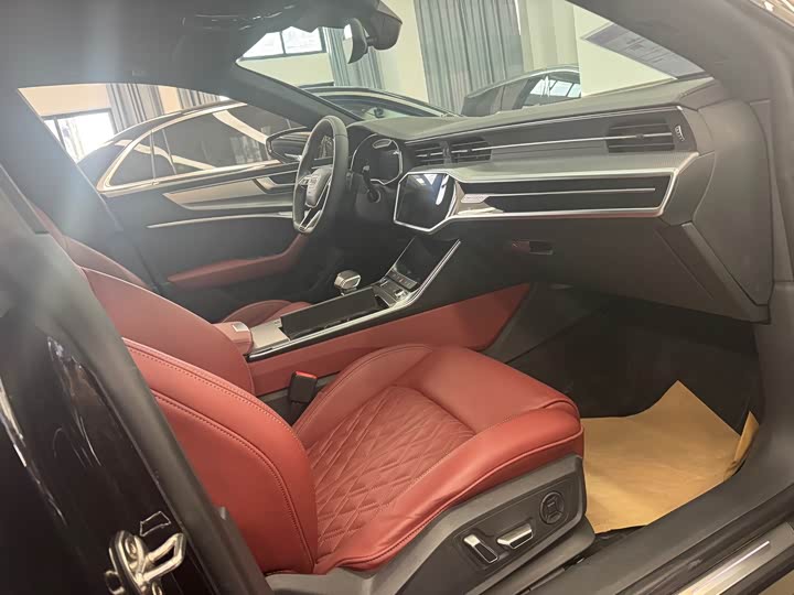 Фото 7 - Audi A7L