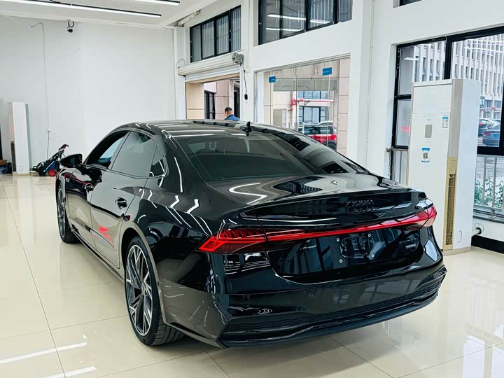 Фото 8 - Audi A7L