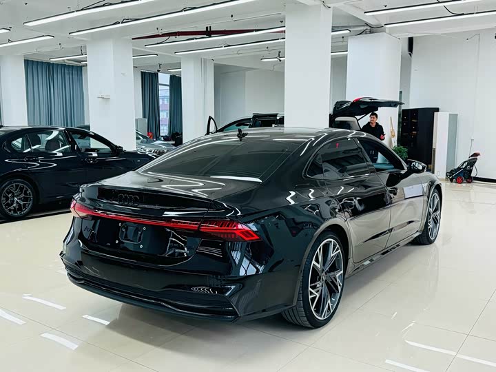 Фото 9 - Audi A7L
