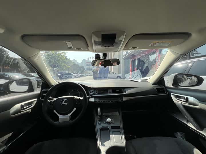 Фото 4 - Lexus CT 200h