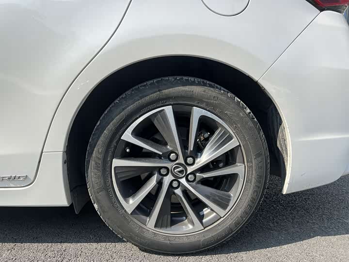 Фото 6 - Lexus CT 200h