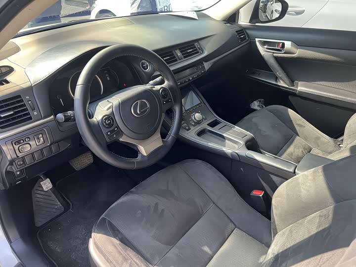 Фото 7 - Lexus CT 200h